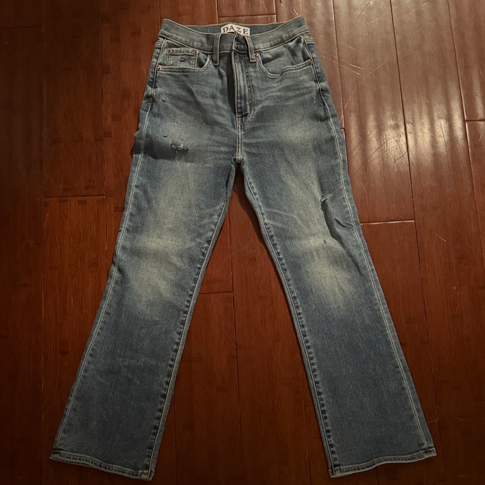 Barely worn
DAZE Women's Vintage Blue Wide Leg Jeans NEW